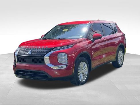 Used 2024 Mitsubishi Outlander ES AWD/4WD image 2