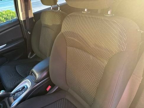 Used 2020 Dodge Journey SE w/ Blacktop Package FWD image 9