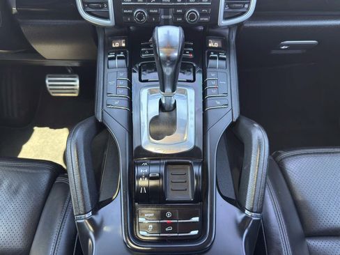 Used 2011 Porsche Cayenne S AWD/4WD image 17