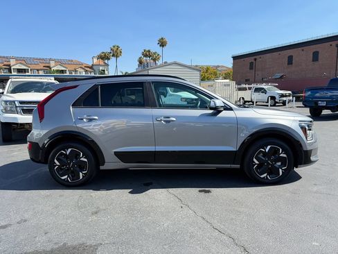 Used 2023 Kia Niro Wind FWD image 6