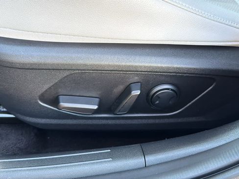 Used 2023 Hyundai Elantra Limited image 13