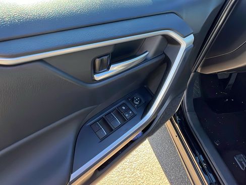 Used 2025 Toyota RAV4 XLE image 15