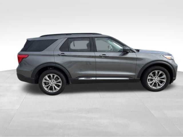 Used 2023 Ford Explorer XLT w/ Equipment Group 202A AWD/4WD image 6