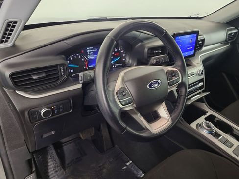 Used 2022 Ford Explorer XLT image 13