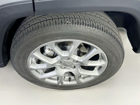 Used 2022 Jeep Compass Latitude w/ Sun and Sound Group image 31