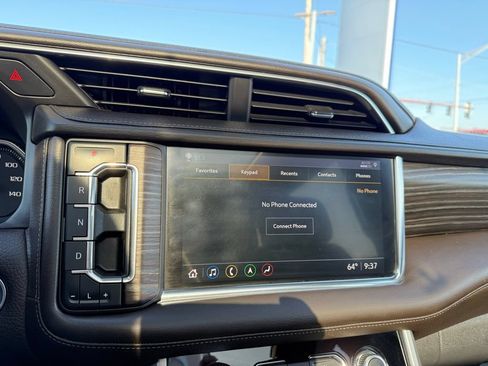 Used 2021 GMC Yukon XL Denali w/ Denali Premium Package AWD/4WD image 16