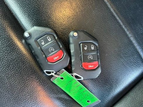 Used 2019 Jeep Wrangler Unlimited Sahara AWD/4WD image 21