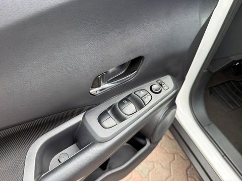 Used 2024 Nissan Kicks SV image 9