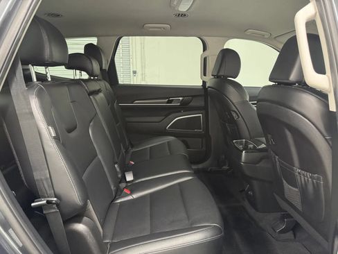 Used 2024 Kia Telluride LX FWD image 17