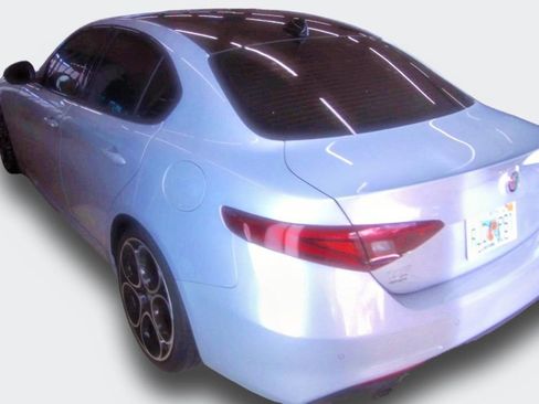Used 2022 Alfa Romeo Giulia Ti RWD image 4