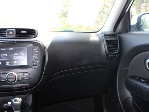 Used 2019 Kia Soul + image 32