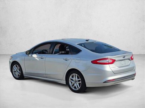 Used 2016 Ford Fusion SE FWD image 8