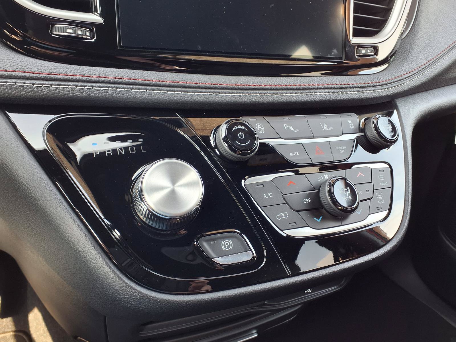 New 2027 Chrysler Pacifica Select FWD image 21