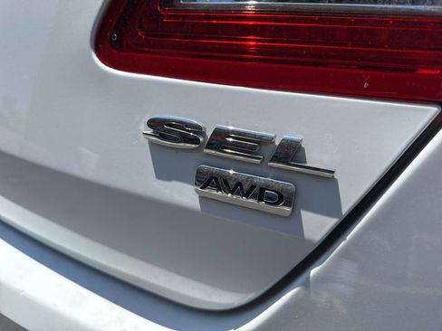 Used 2017 Ford Taurus SEL image 28