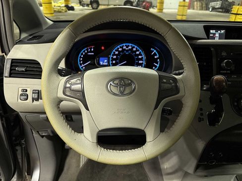 Used 2011 Toyota Sienna XLE image 18