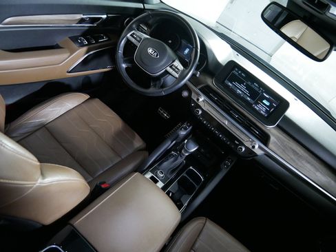 Used 2020 Kia Telluride SX w/ SX Prestige Package image 9