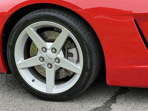 Used 2007 Chevrolet Corvette Coupe w/ Preferred Equipment Group RWD image 16