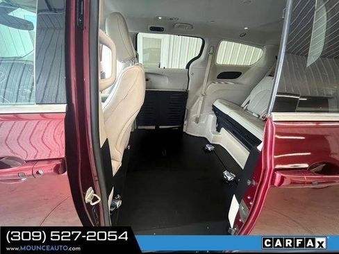 Used 2021 Chrysler Voyager Lxi FWD image 11
