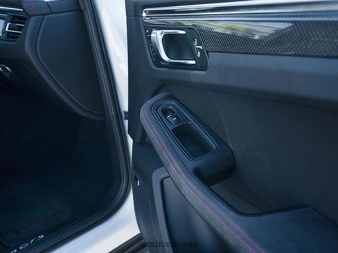 Used 2024 Porsche Macan GTS image 38
