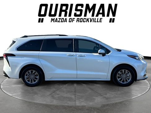 Used 2023 Toyota Sienna XLE w/ XLE Plus Package image 7