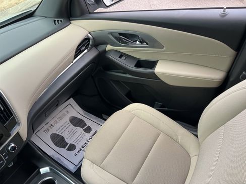 Used 2022 Chevrolet Traverse LS image 27