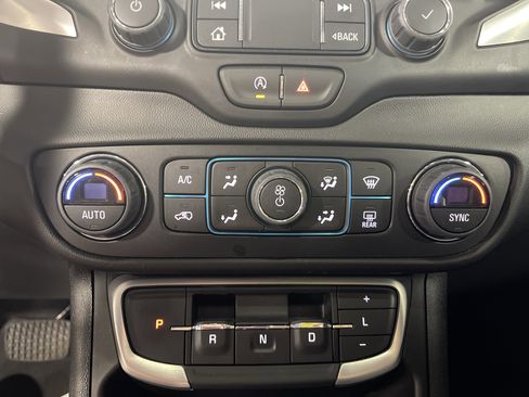 Used 2024 GMC Terrain SLT image 22