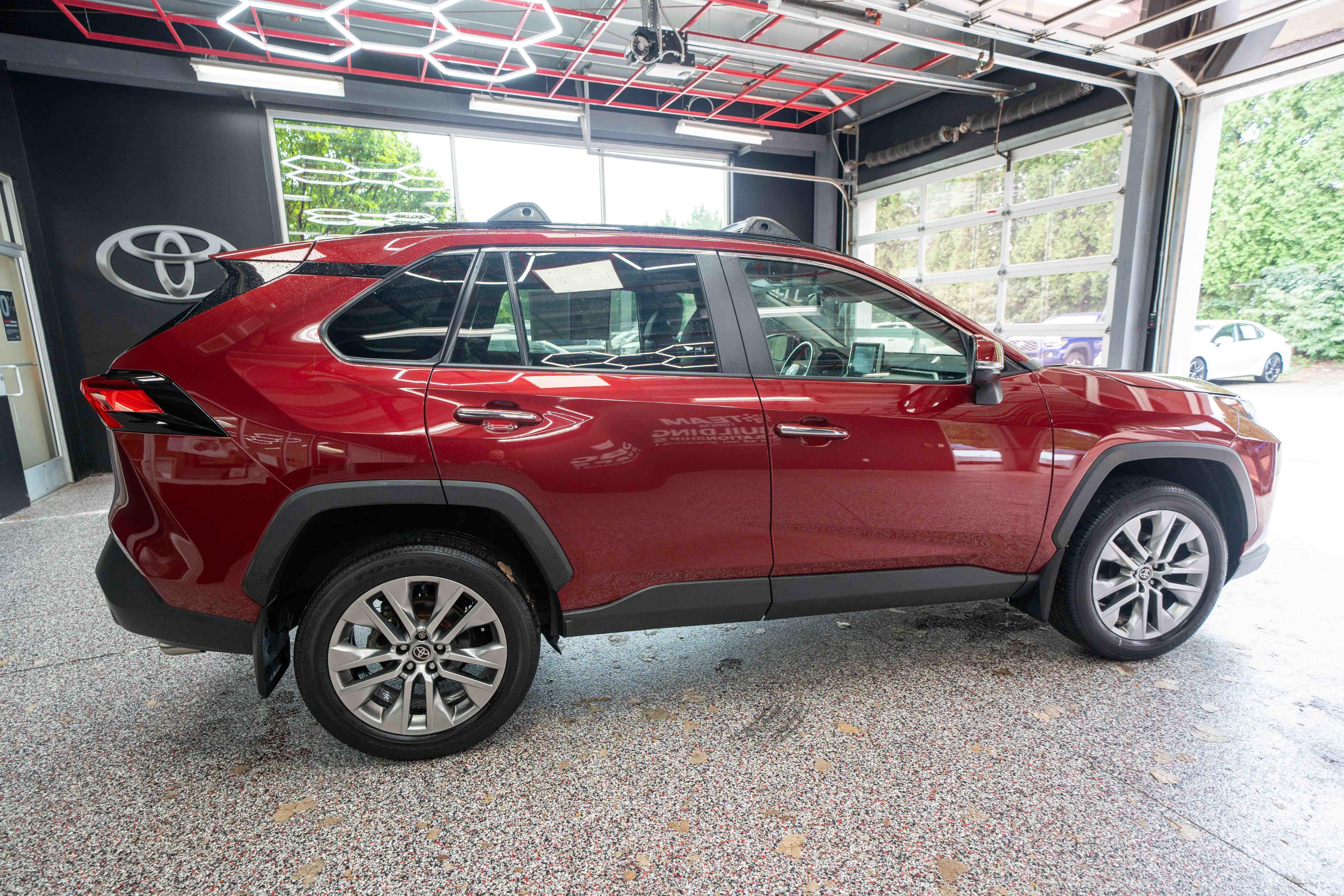 Used 2022 Toyota RAV4 Limited w/ Limited Grade Weather Package AWD/4WD image 4