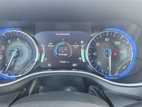 Used 2025 Chrysler Pacifica Select image 14