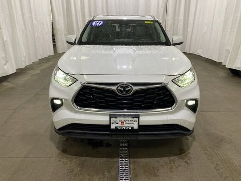 Used 2023 Toyota Highlander Limited image 9