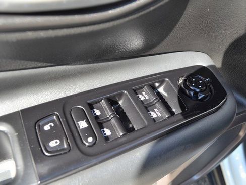 Used 2023 Jeep Renegade Latitude image 16