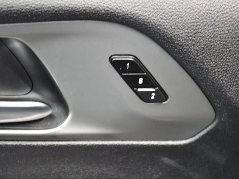 Used 2025 Chrysler Pacifica Select FWD image 18