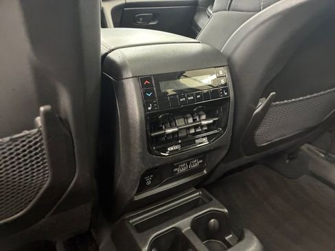 Used 2023 Jeep Grand Cherokee L Limited w/ Black Appearance Package image 19