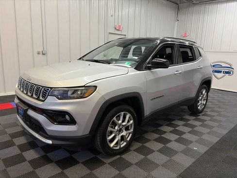 Used 2025 Jeep Compass Limited AWD/4WD image 8