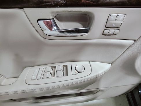 Used 2009 Cadillac DTS w/ Trunk Convenience Package FWD image 26