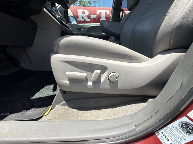 Used 2019 Toyota Sienna XLE FWD image 12