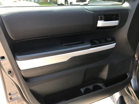 Used 2016 Toyota Tundra SR5 AWD/4WD image 13