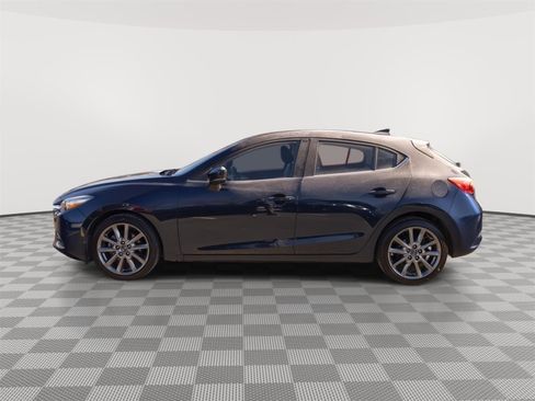 Used 2018 MAZDA MAZDA3 Touring image 17
