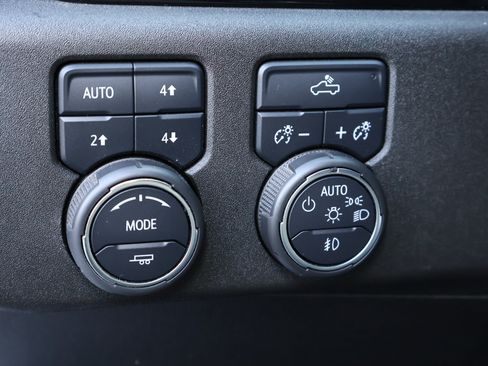 Used 2022 Chevrolet Silverado 1500 RST AWD/4WD image 13