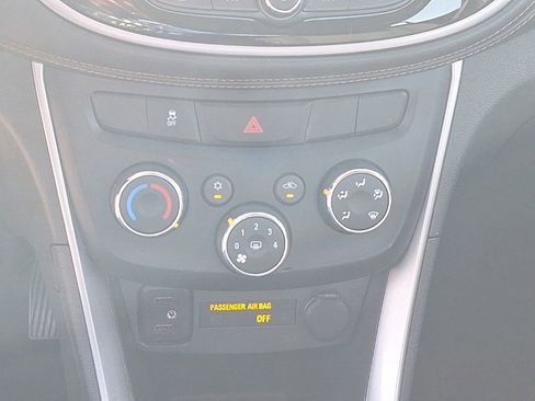 Used 2020 Chevrolet Trax LS image 30