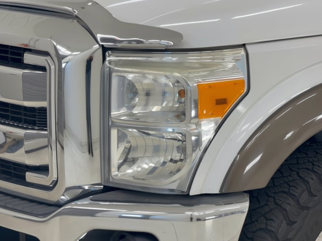 Used 2015 Ford F250 Lariat w/ Lariat Interior Package RWD image 9