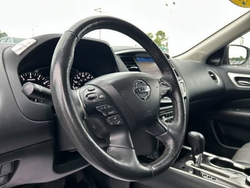 Used 2019 Nissan Pathfinder SL AWD/4WD image 38