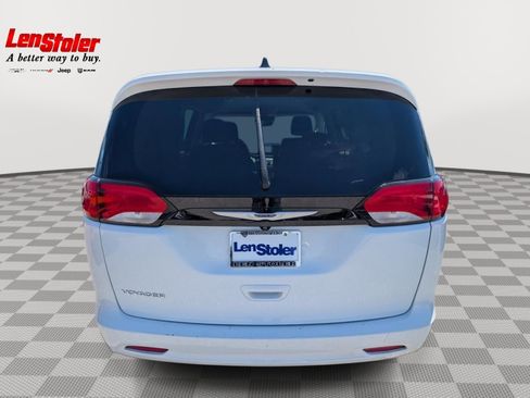 Used 2023 Chrysler Voyager LX FWD image 4