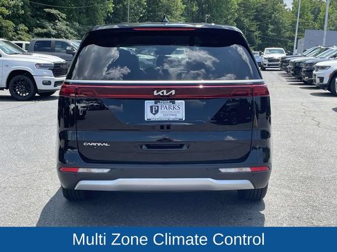 Used 2024 Kia Carnival EX FWD image 7