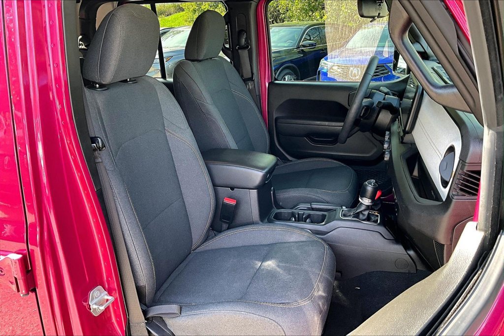 Used 2024 Jeep Gladiator Sport AWD/4WD image 9
