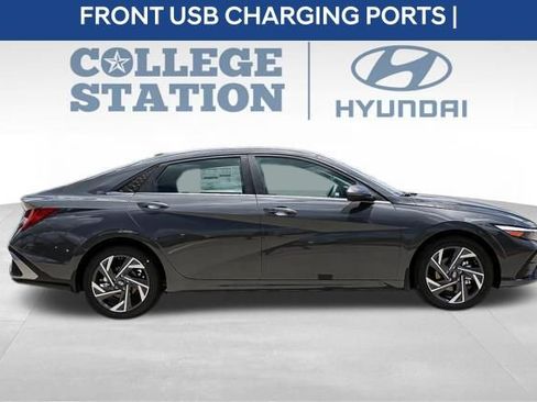Used 2024 Hyundai Elantra SEL w/ Convenience Package FWD image 9