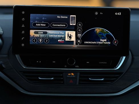 Used 2024 Nissan Altima 2.5 SV w/ SV Premium Package image 16