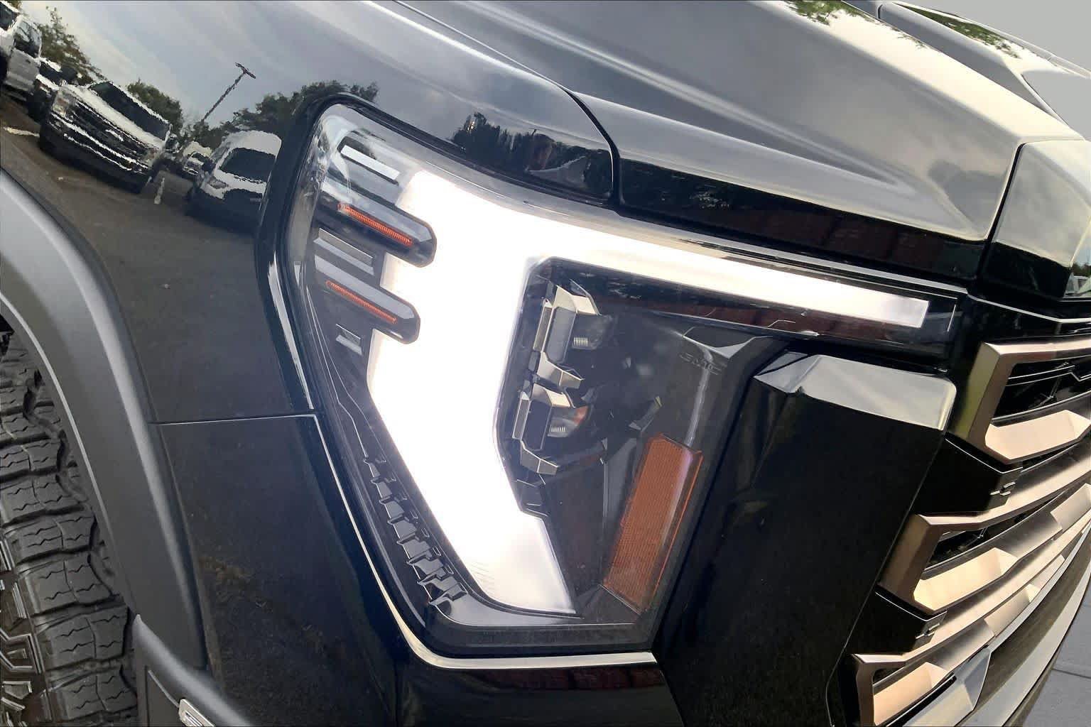 Used 2025 GMC Sierra 2500 AT4X AWD/4WD image 27
