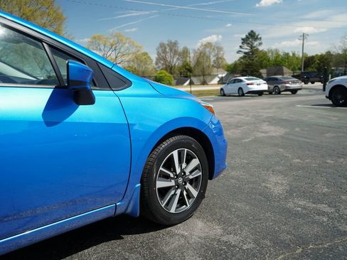 Used 2022 Nissan Versa SV image 11