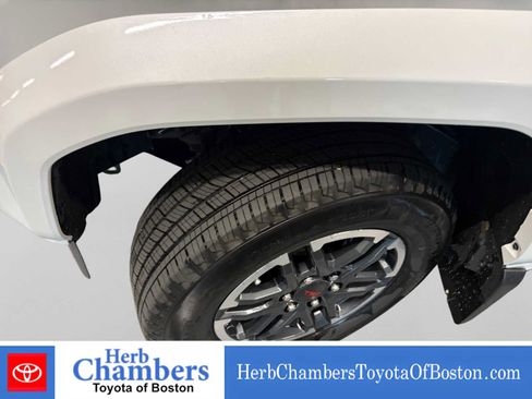 Used 2025 Toyota Tacoma TRD Sport w/ TRD Sport Upgrade Package AWD/4WD image 8