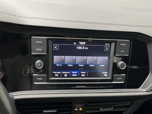 Used 2023 Volkswagen Jetta SE w/ Panoramic Sunroof Package image 19